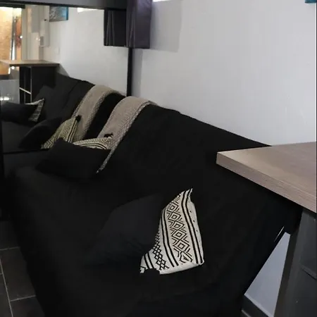 Agreable Avec Sa Terrasse Exterieure Entierement Amenage A 5 Min De La Cannes