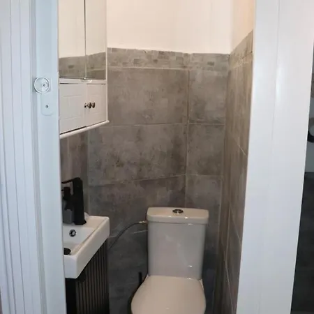 Agreable Avec Sa Terrasse Exterieure Entierement Amenage A 5 Min De La *