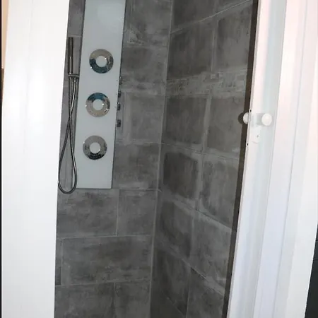 아파트 Agreable Avec Sa Terrasse Exterieure Entierement Amenage A 5 Min De La *