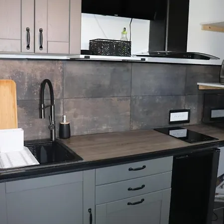 Agreable Avec Sa Terrasse Exterieure Entierement Amenage A 5 Min De La 아파트