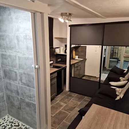 Agreable Avec Sa Terrasse Exterieure Entierement Amenage A 5 Min De La 아파트 칸느