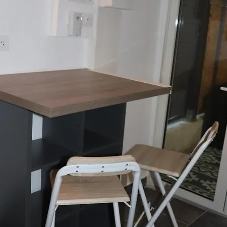 Daire Agreable Avec Sa Terrasse Exterieure Entierement Amenage A 5 Min De La