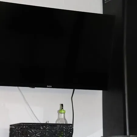 Agreable Avec Sa Terrasse Exterieure Entierement Amenage A 5 Min De La *