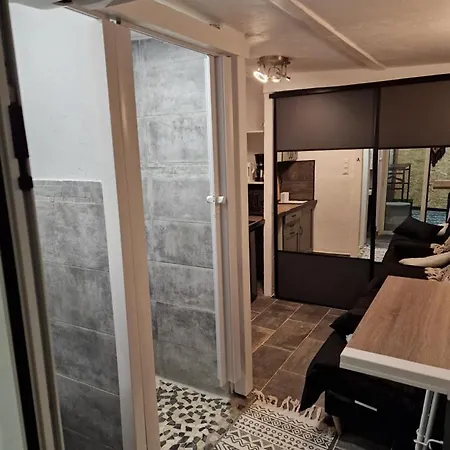 Agreable Avec Sa Terrasse Exterieure Entierement Amenage A 5 Min De La