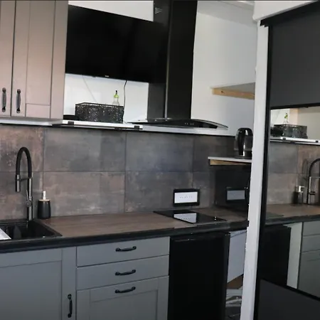 Agreable Avec Sa Terrasse Exterieure Entierement Amenage A 5 Min De La Apartamento