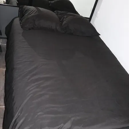 Agreable Avec Sa Terrasse Exterieure Entierement Amenage A 5 Min De La * 칸느