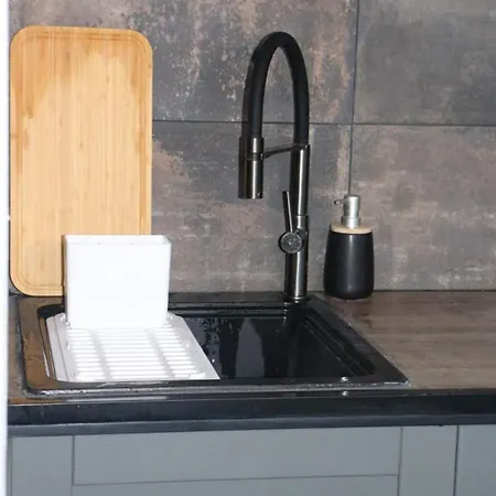 Agreable Avec Sa Terrasse Exterieure Entierement Amenage A 5 Min De La *
