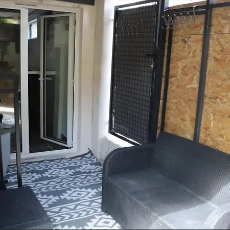 Agreable Avec Sa Terrasse Exterieure Entierement Amenage A 5 Min De La *